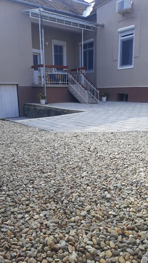 Glamour Apartman Gyula Exterior foto